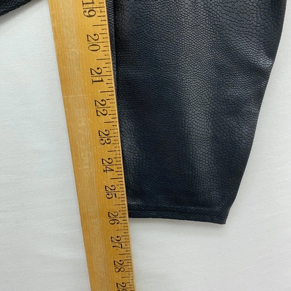 Spanx Faux Leather Pebble Grey Leggings Shaping 3X - Picture 7 of 9